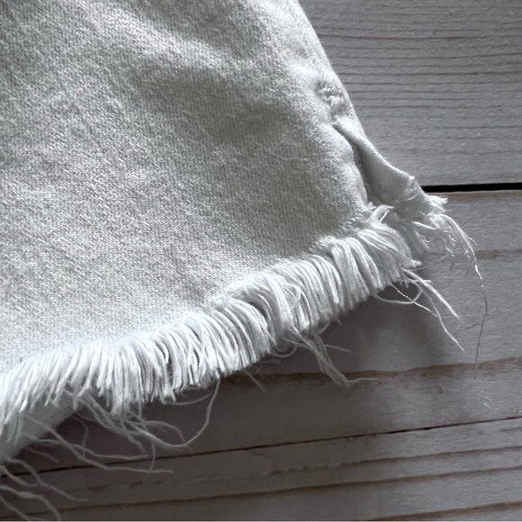 Chicos So Slimming Frayed Shorts in White size 10 - Picture 7 of 14